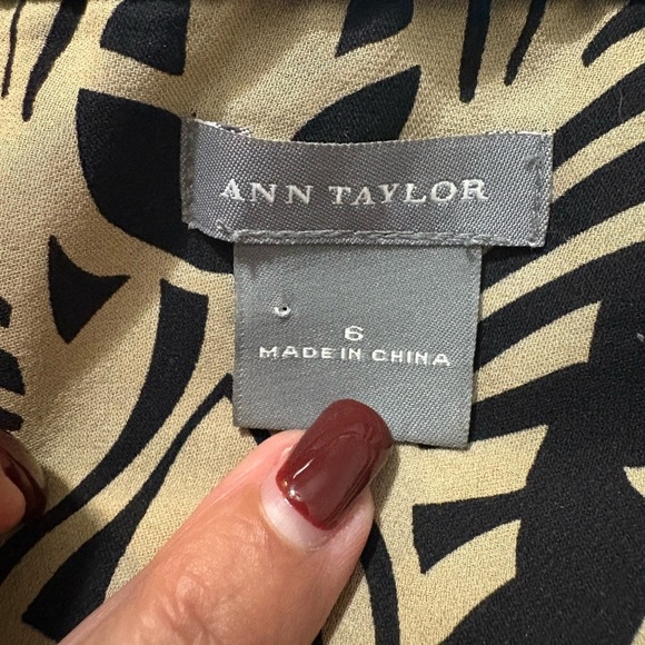 Beautiful 100% silk halter neck printed dress. Black, tan and cream color. - Picture 7 of 10